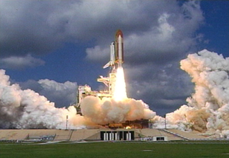 Start von STS-114/DISCOVERY