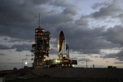 STS-125 rollt von der Startrampe