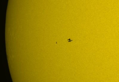 ATLANTIS und ISS vor der Sonne