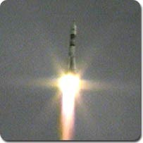 Start der Sojus TMA-5 
mit Expedition 10