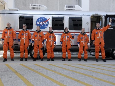 Die Astronauten vor dem Astrovan