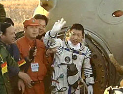 Yang Liwei nach

der Landung