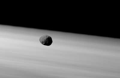 Marsmond Phobos beim Vorbeiflug