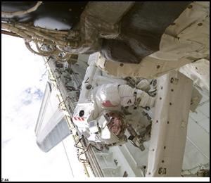 Astronaut Paul Richards in der Ladebucht der DISCOVERY