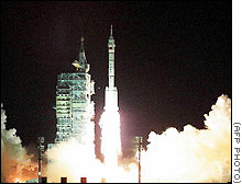 Shenzhou II wird von China gestartet