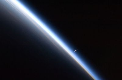 Mond und Erdatmosphäre