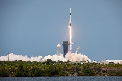 Falcon 9 Crew-Dragon Start