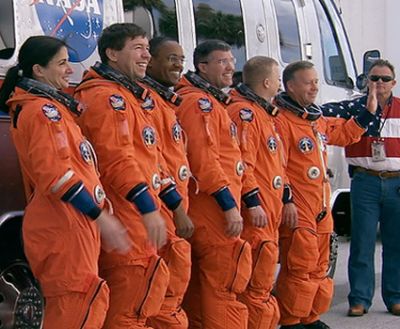 Besatzung vor dem Astrovan